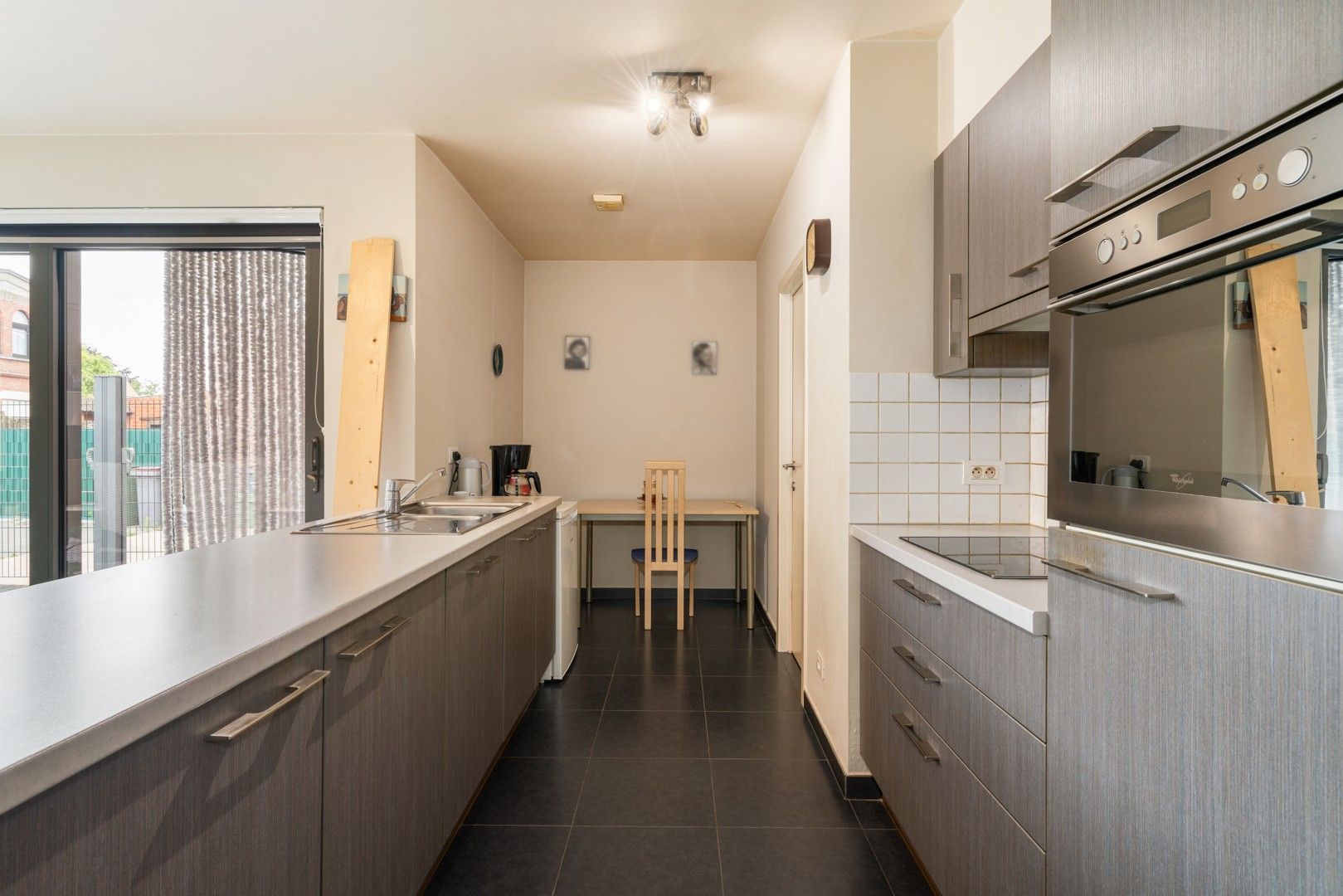 Gelijkvloers 2 slaapkamer appartement met tuin en parkeerplaats. foto 9