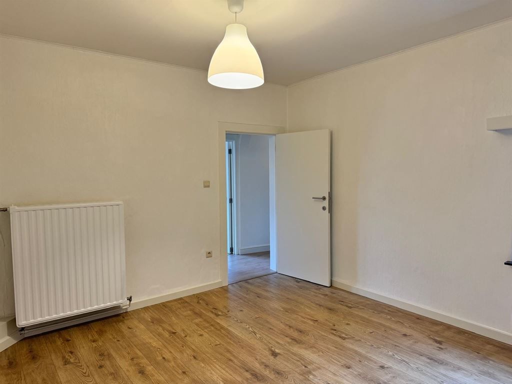 Half-vrijstaande woning met 3 slaapkamers foto 18