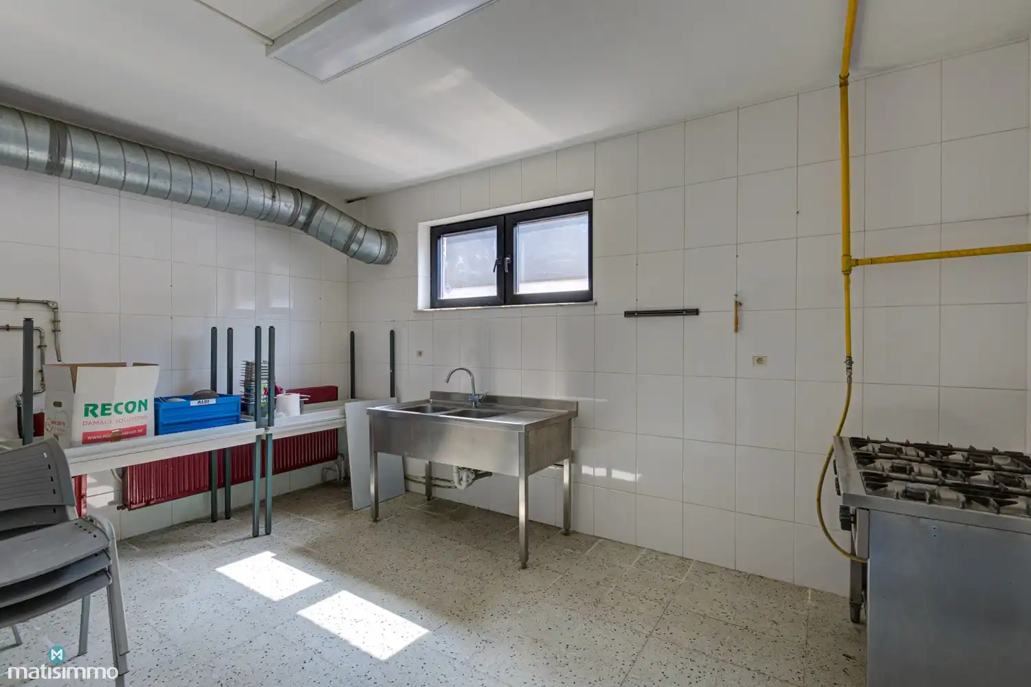 HANDELSGELIJKVLOERS MET DUPLEXAPPARTEMENT VOORZIEN VAN PARKEERGELEGENHEID NABIJ CENTRUM TONGEREN foto 11