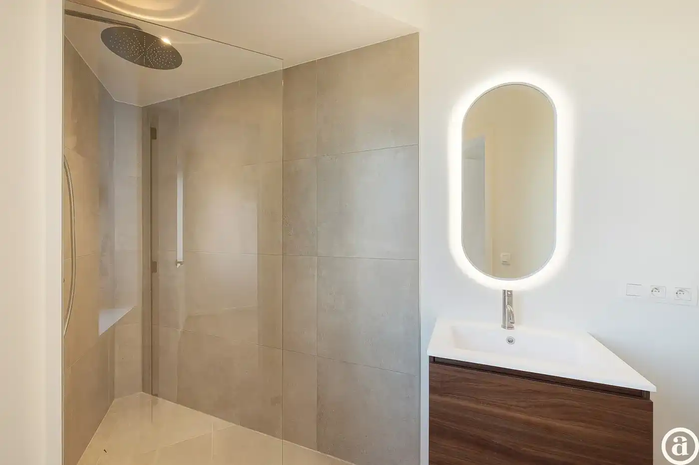 Stijlvol nieuwbouwappartement met open uitzicht nabij centrum. foto 20