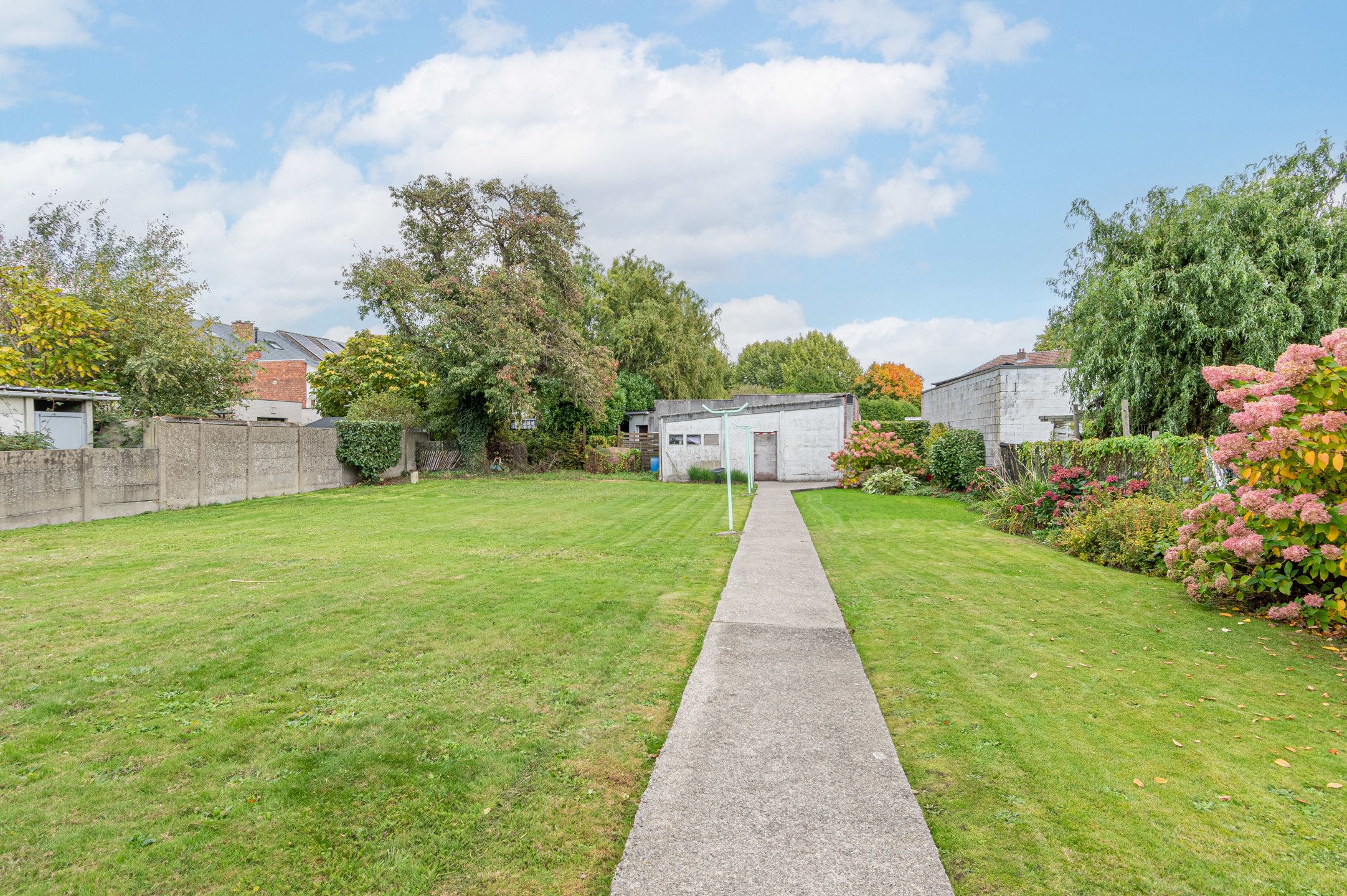 Gezellige woning met grote tuin en garage op toplocatie  foto 17
