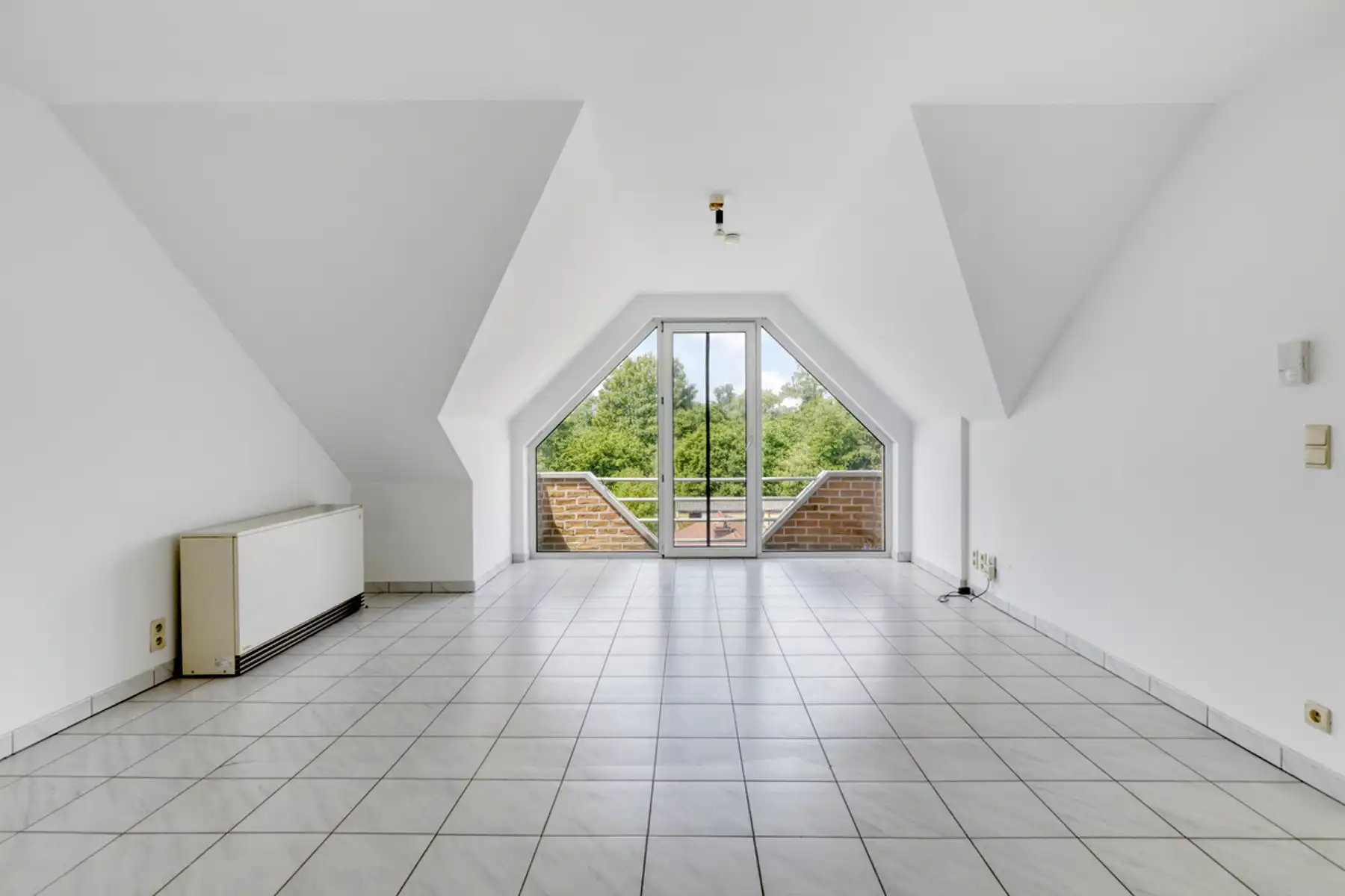 Instapklaar appartement in een groene omgeving met garage foto 2