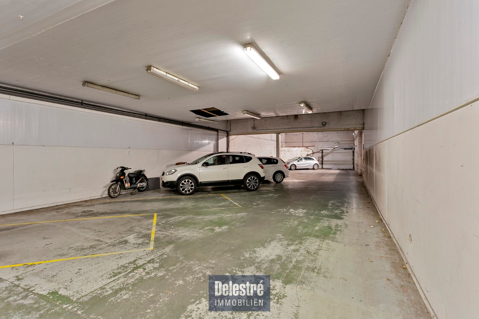 INSTAPKLAAR COMMERCIEEL GELIJKVLOERS INCL.2 PARKINGS foto 28