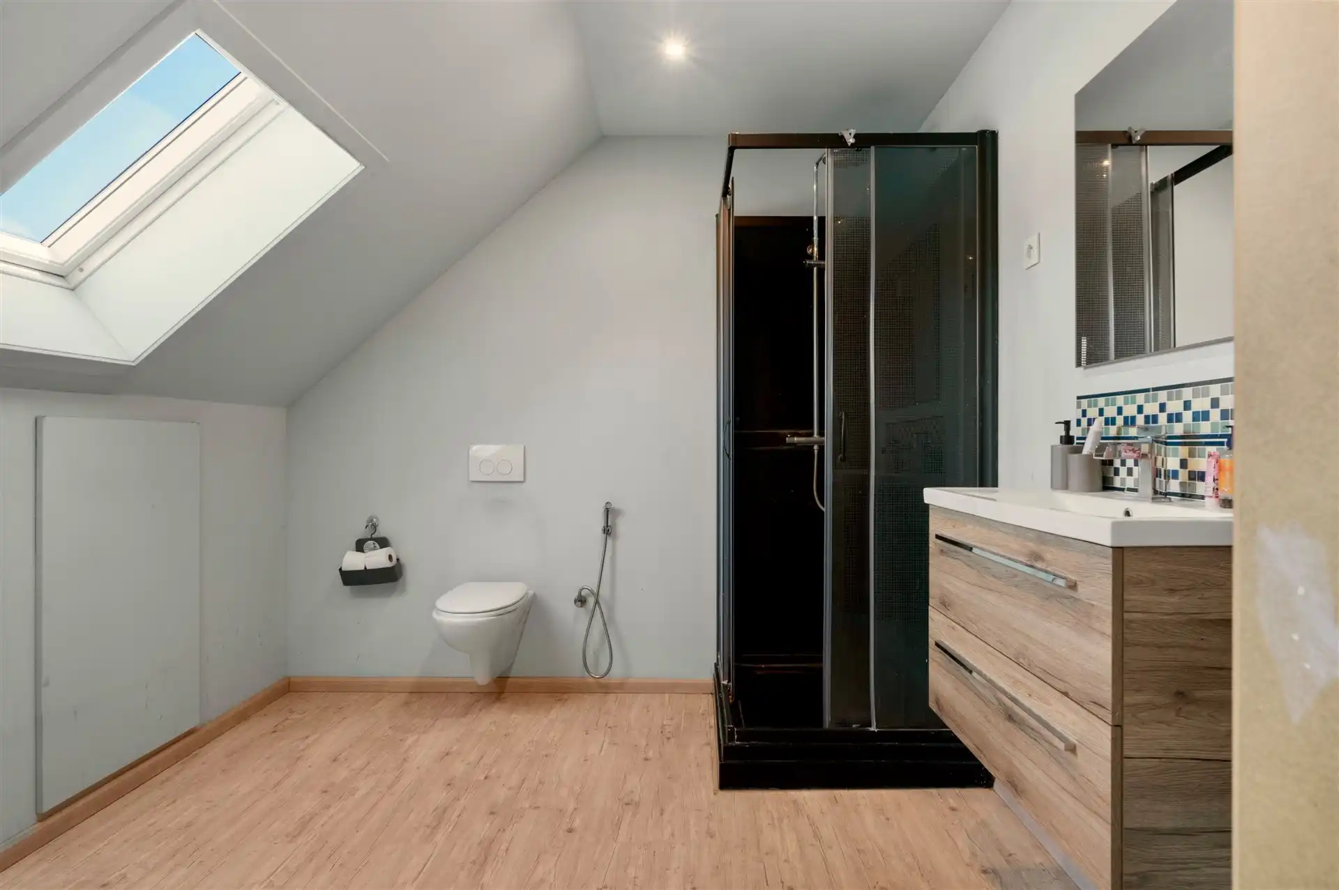 Ruime woning met multifunctioneel bijgebouw en grote tuin foto 22
