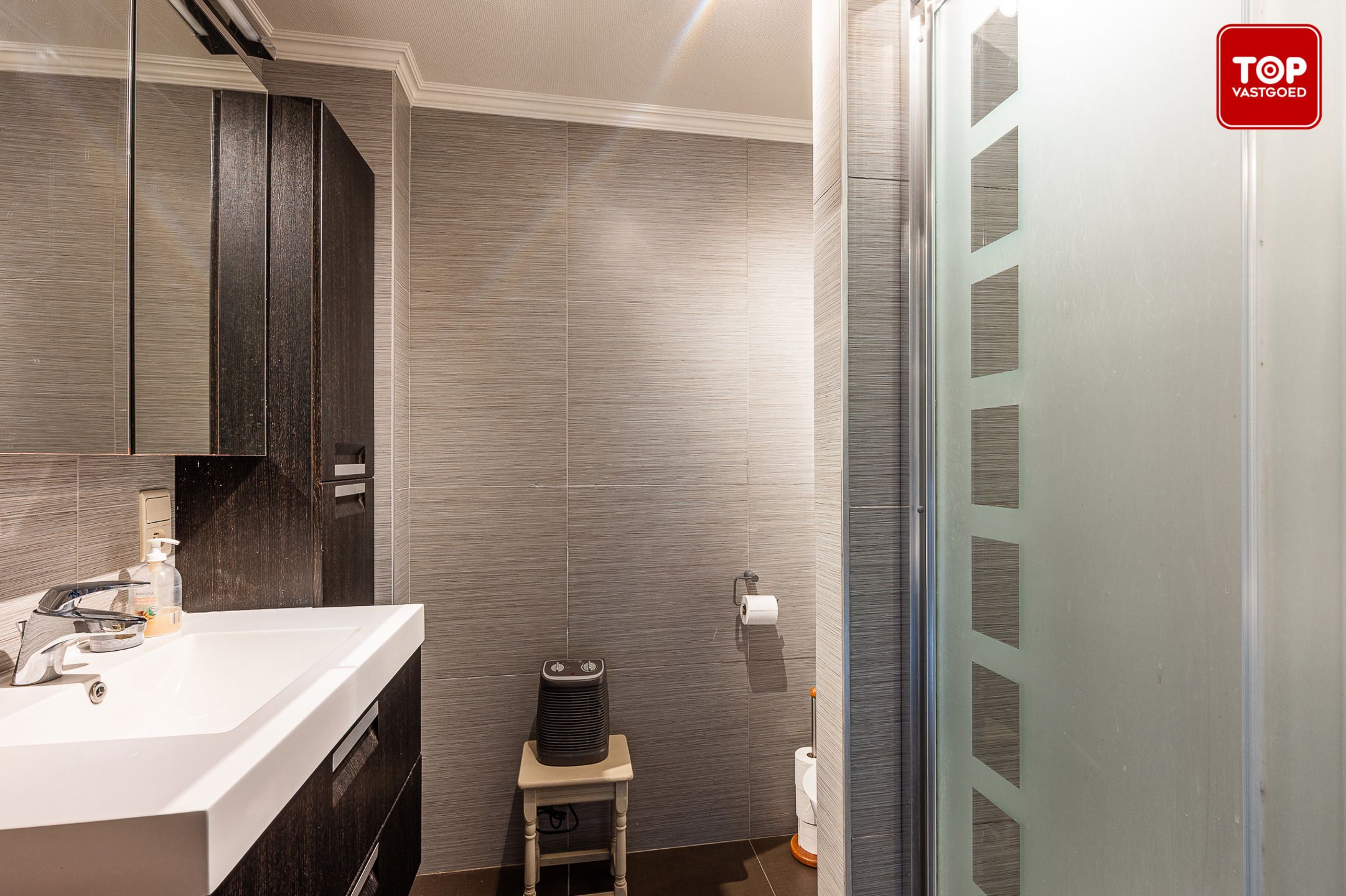 Instapklaar 2 slaapkamer appartement met garage in kleinschalig gebouw foto 13