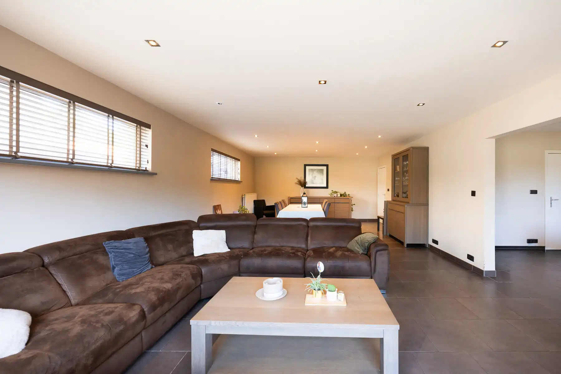 Ruime energiezuinige woning met 6 SLPK's en diepe tuin foto 3