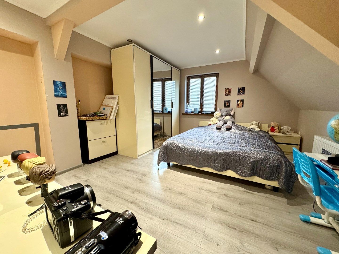GERENOVEERDE HALFOPEN WONING MET 4 SLPKS EN RUIM TERRAS foto 15