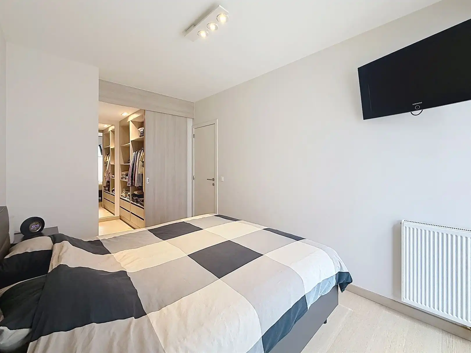 Instapklaar appartement 2de V, kelder en autostaanplaats foto 18