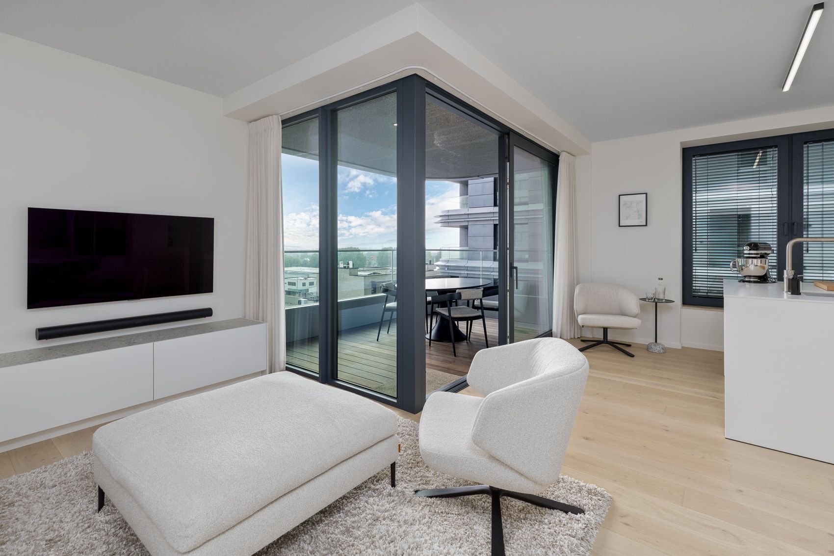 Stijlvol hoekappartement met zeezicht te koop in Oostende foto 3