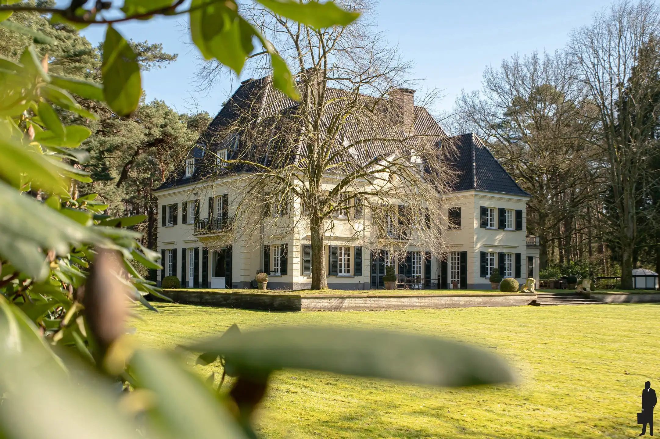 Exclusief landgoed op toplocatie nabij het centrum van Brasschaat foto {{pictureIndex}}