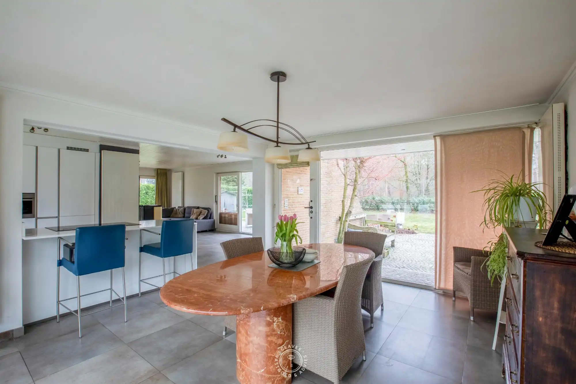 Charmante woning op uitzonderlijk groot perceel foto 8