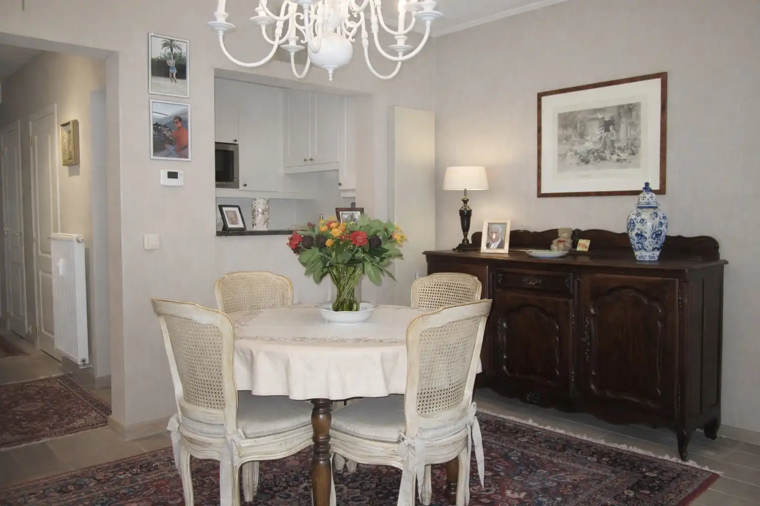 Dit prachtig gerenoveerde appartement uit 2010 is gelegen in het centrum van Zottegem, op de eerste verdieping van een verzorgd gebouw met lift.  foto 7