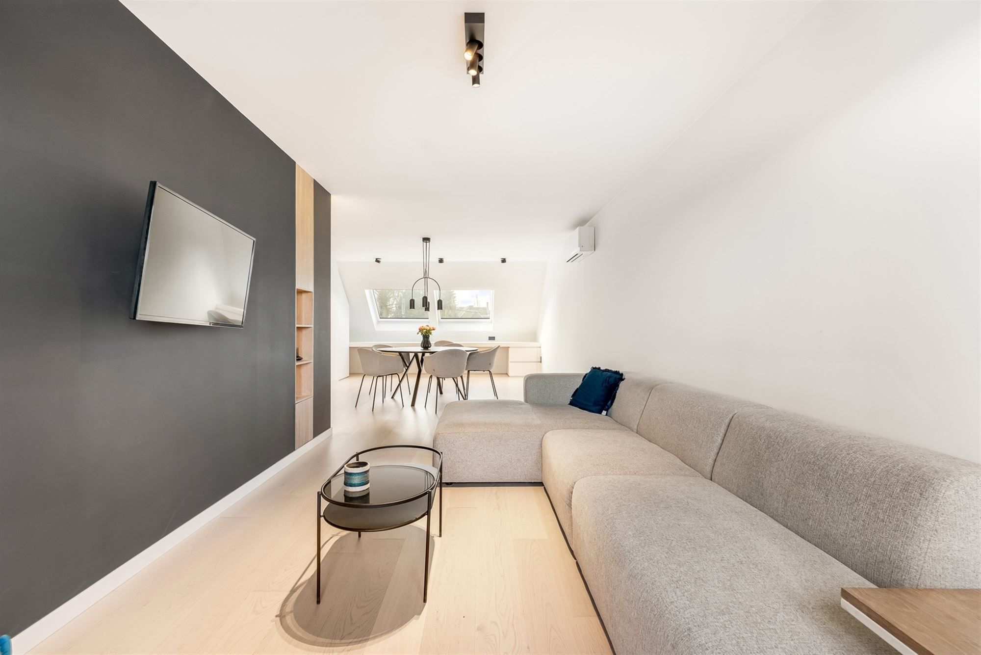 KNAP GERENOVEERD, LICHTRIJK APPARTEMENT (129M²) MET 3 SLAAPKAMERS TE HALEN foto 5
