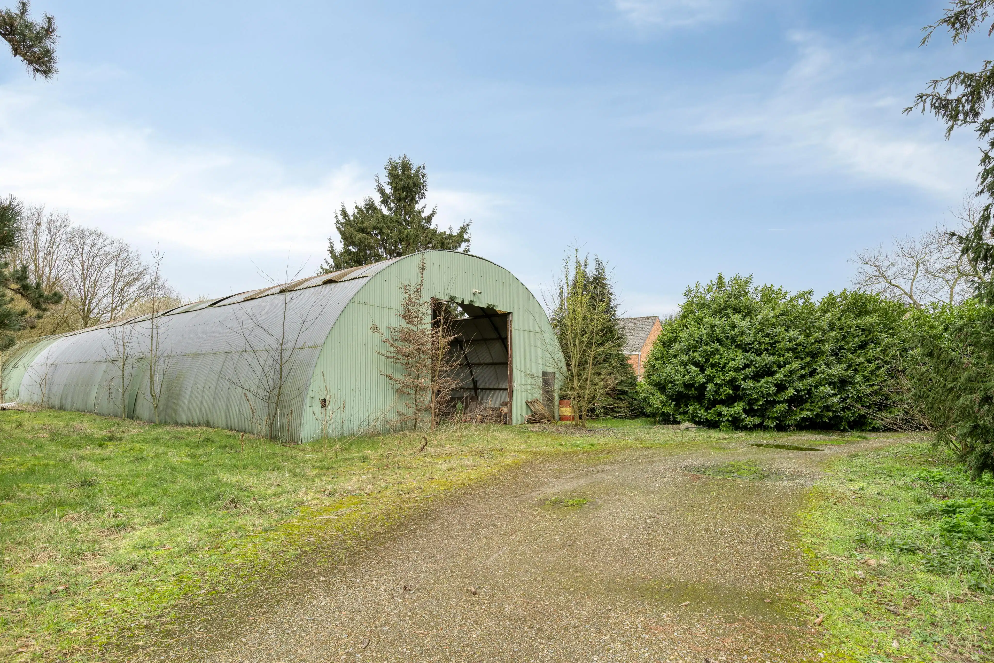 Te renoveren hoeve met stallen op 1 ha 11 are rustig gelegen in Haacht foto 4