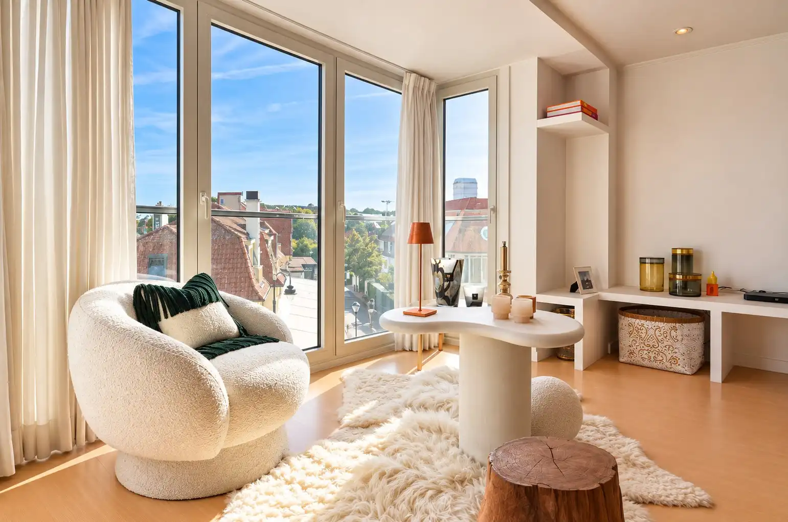 Zeer lichtrijk en instapklaar zuidgericht appartement met open zicht. foto 2