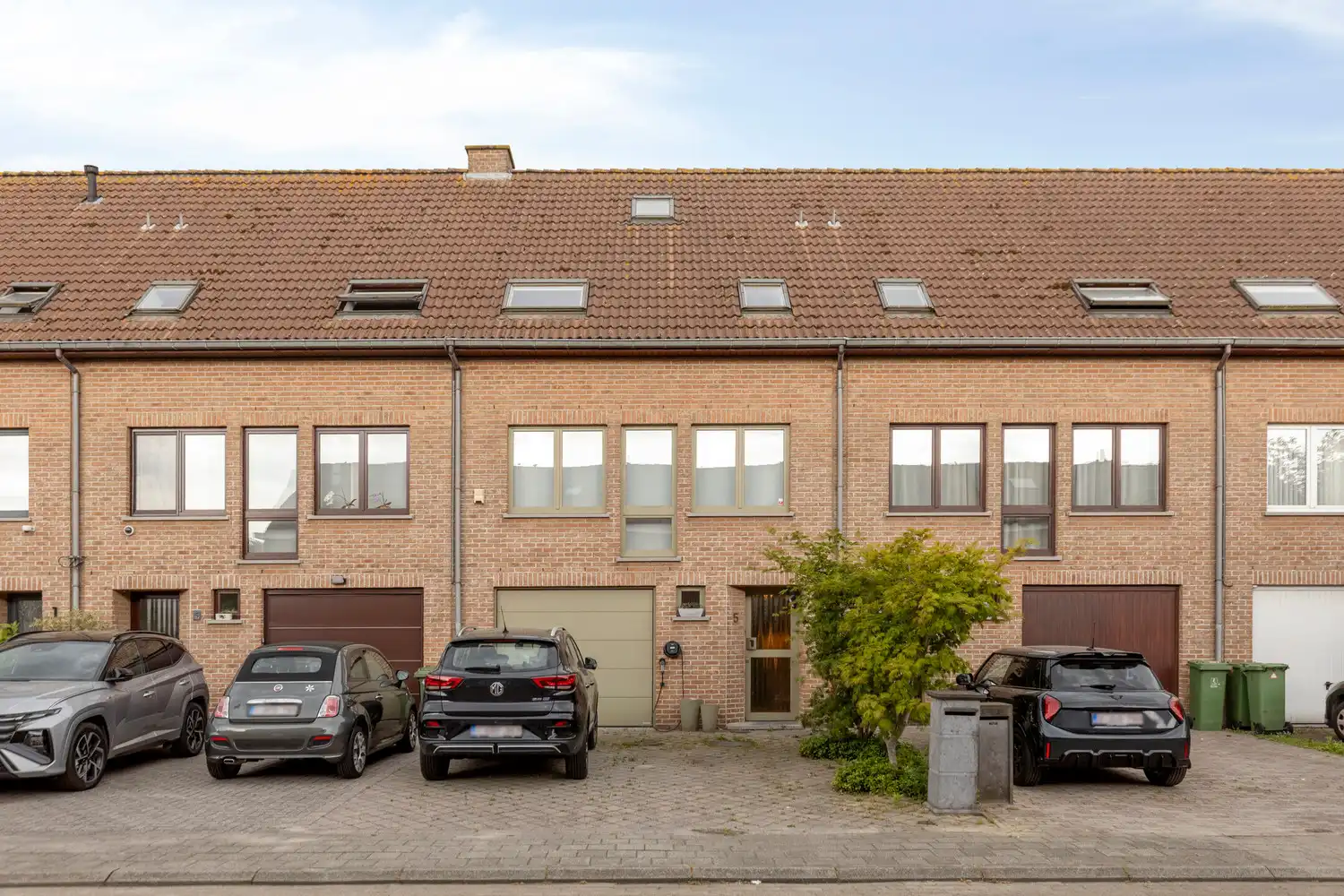Instapklare split-level woning in de gegeerde wijk Rietschoorvelden te Merksem! foto 3