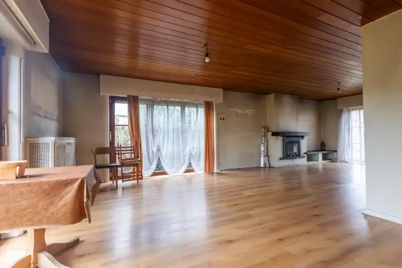 Rodenburg: Te renoveren alleenstaande wonig met 3 slaapkamers en dubbele garage op 558m² (elekrische keuring zonder inbreuken). foto 2