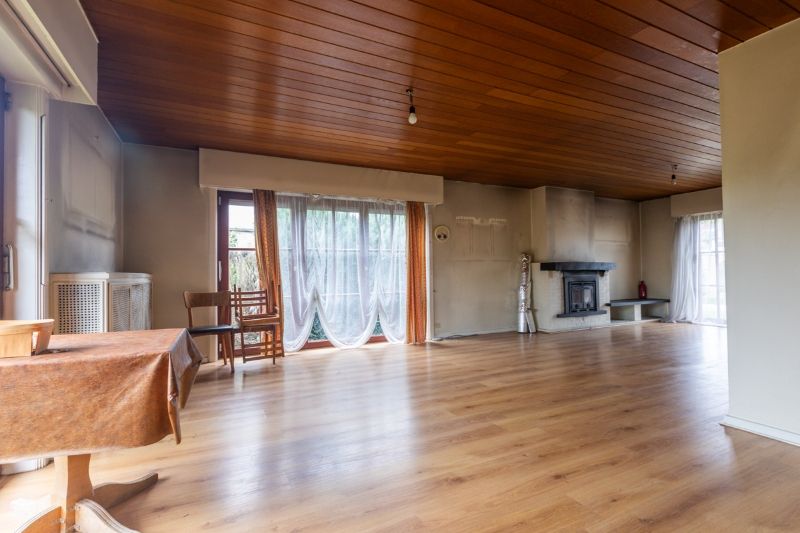 Rodenburg: Te renoveren alleenstaande wonig met 3 slaapkamers en dubbele garage op 558m² (elekrische keuring zonder inbreuken). foto 2