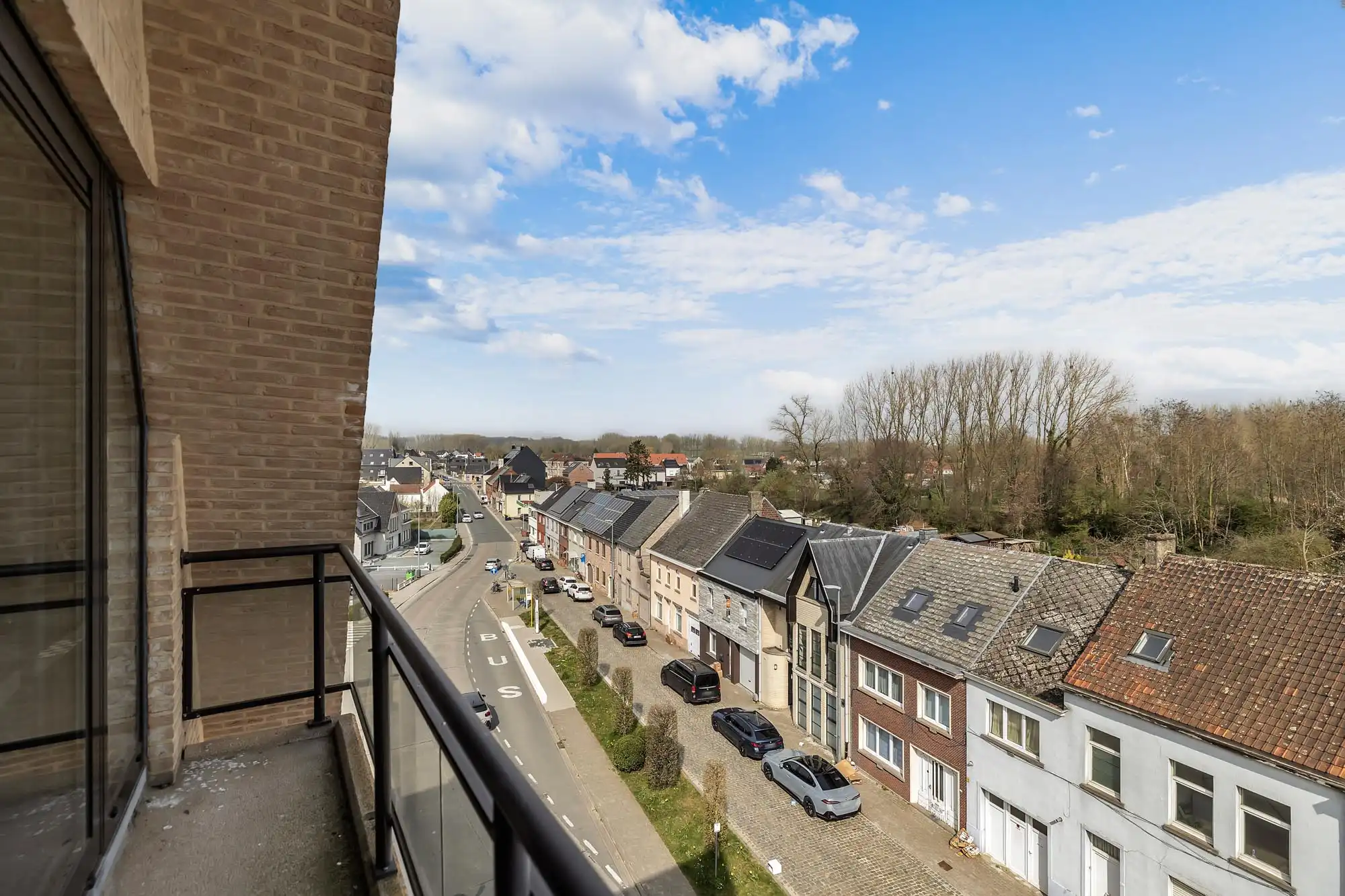 Gerenoveerd appartement met twee slaapkamers en staanplaats foto 19