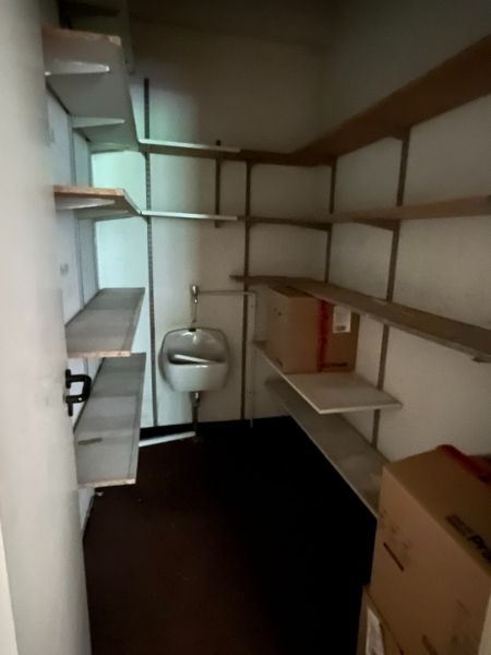 Commercieel pand van 180m² gelegen in het centrum van Genk, tegenover Shopping1. foto 16