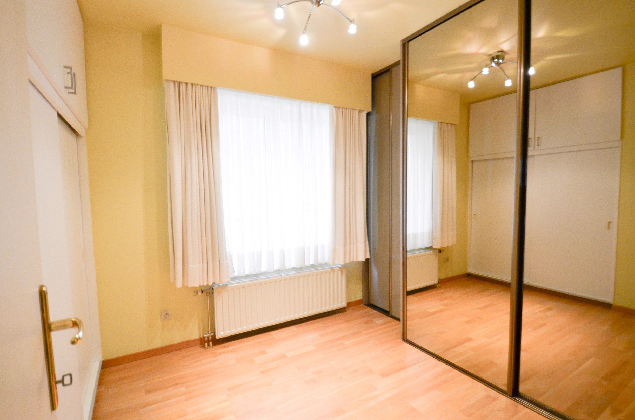 Lichtrijk hoekappartement met ruime terrassen gelegen in een klein residentie. foto 22