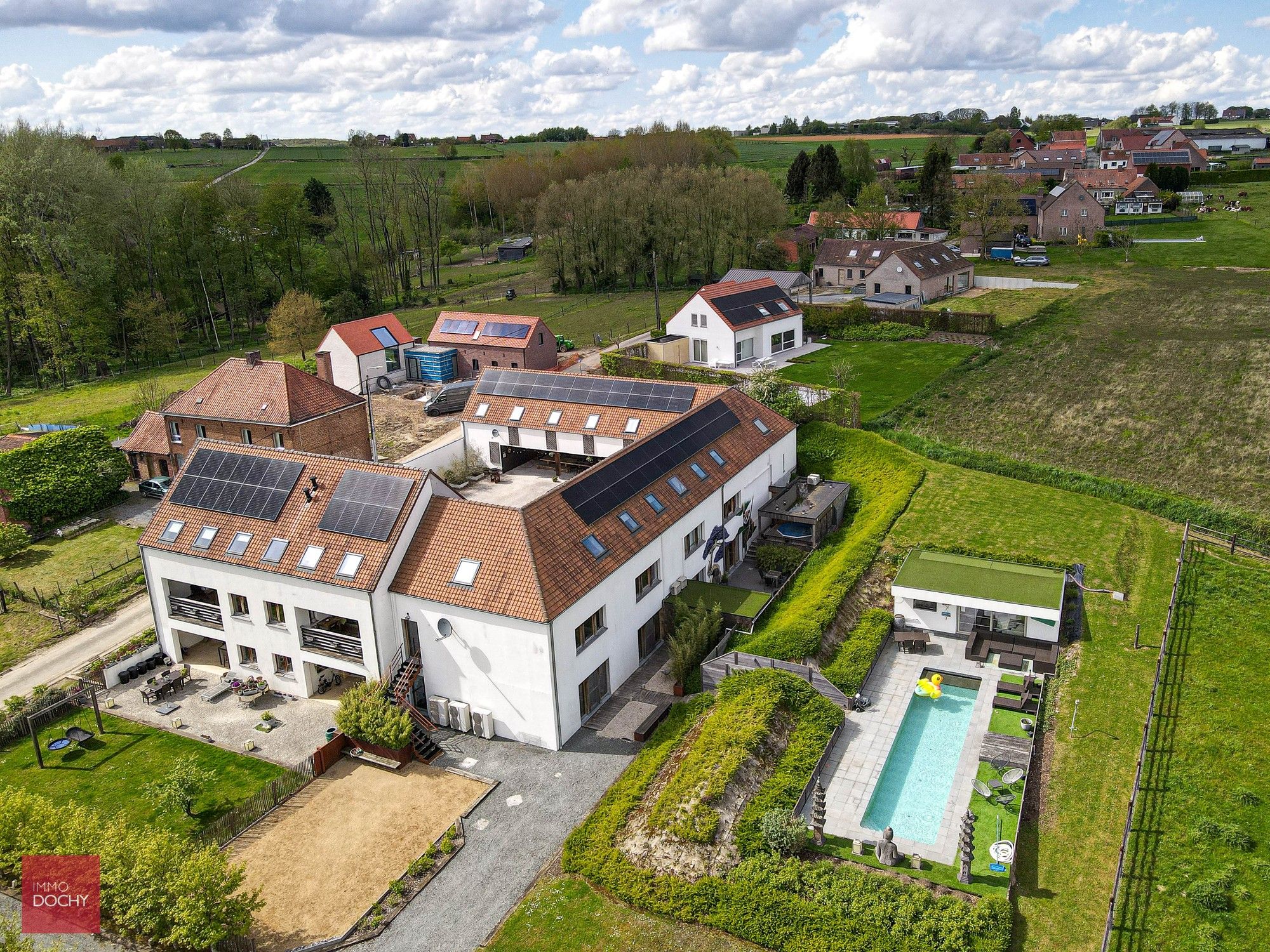 Volledig uitgeruste en energiezuinige vierkantshoeve met paardenfaciliteiten in de Vlaamse Ardennen (kant Brakel) foto 2