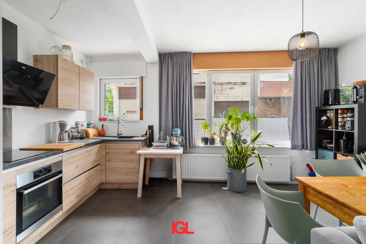 Gerenoveerd gelijkvloers appartement met 2 slaapkamers en garage. foto 8