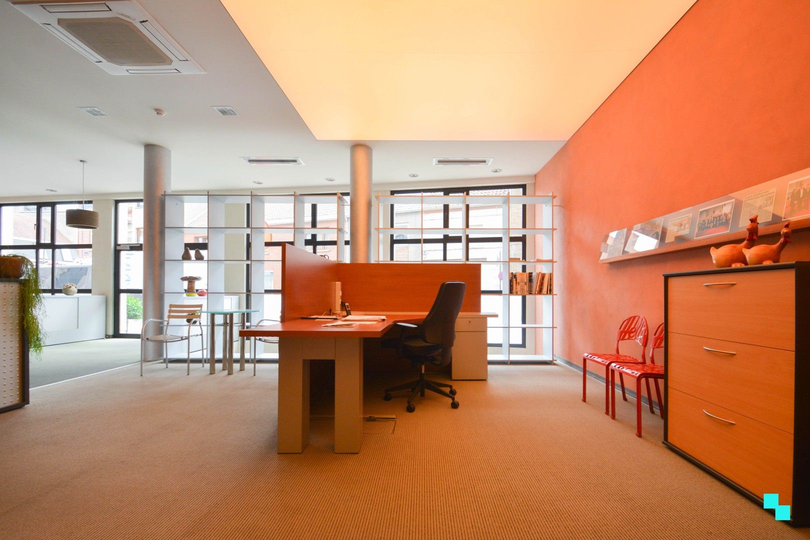 Commercieel gebouw met magazijn in het centrum van Izegem foto 4