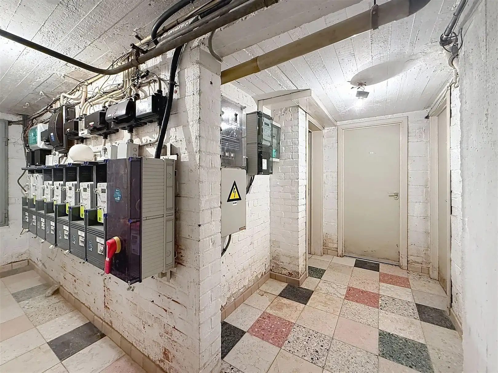 Opbrengsteigendom van 6 APP en handelspand foto 56