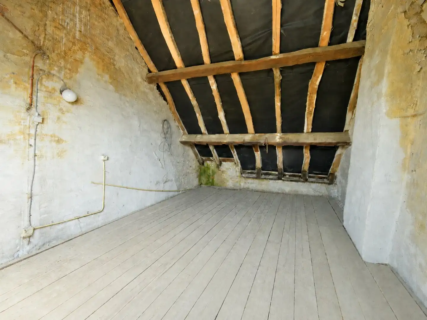 Woning met renovatiepotentieel in het hart van Ruddervoorde! foto 5