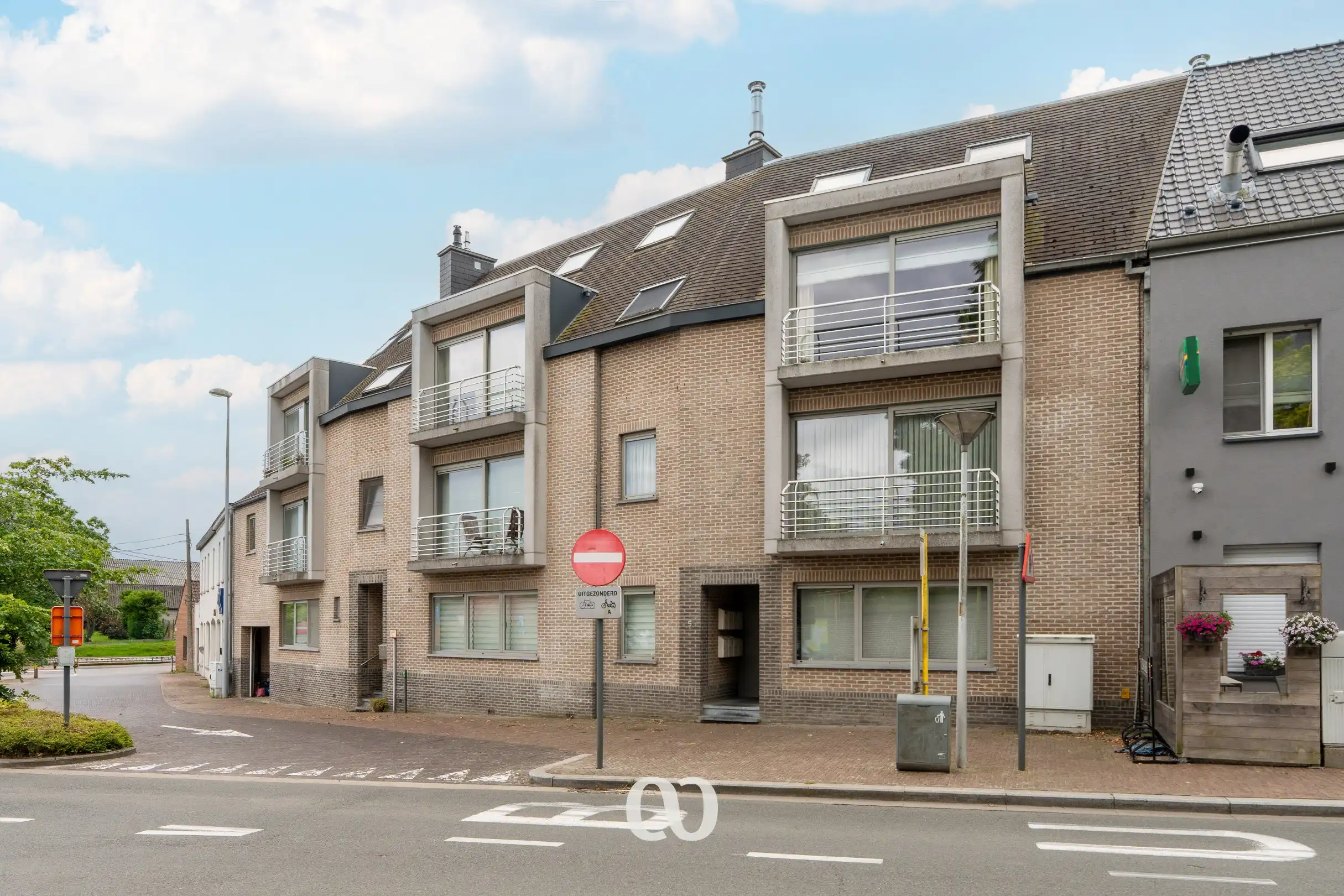 Prachtig gelegen duplex appartement met drie slaapkamers en garage foto 17