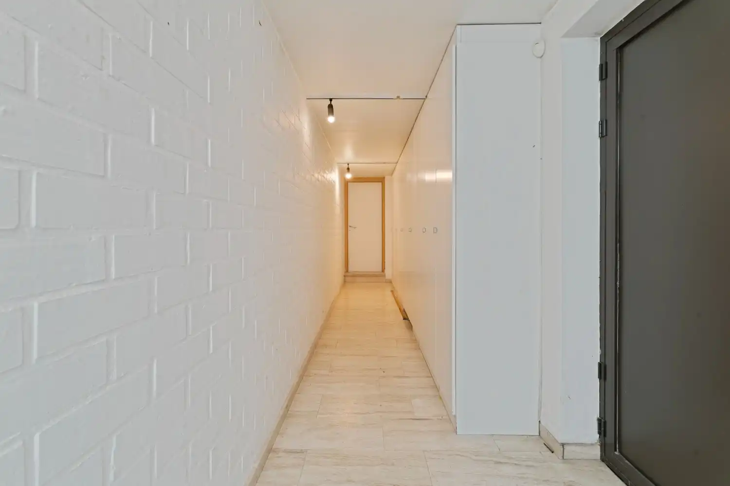 VILLA MET ZWEMBAD EN PRAKTIJKRUIMTE OP 17A65CA NABIJ CENTRUM BILZEN. foto 24