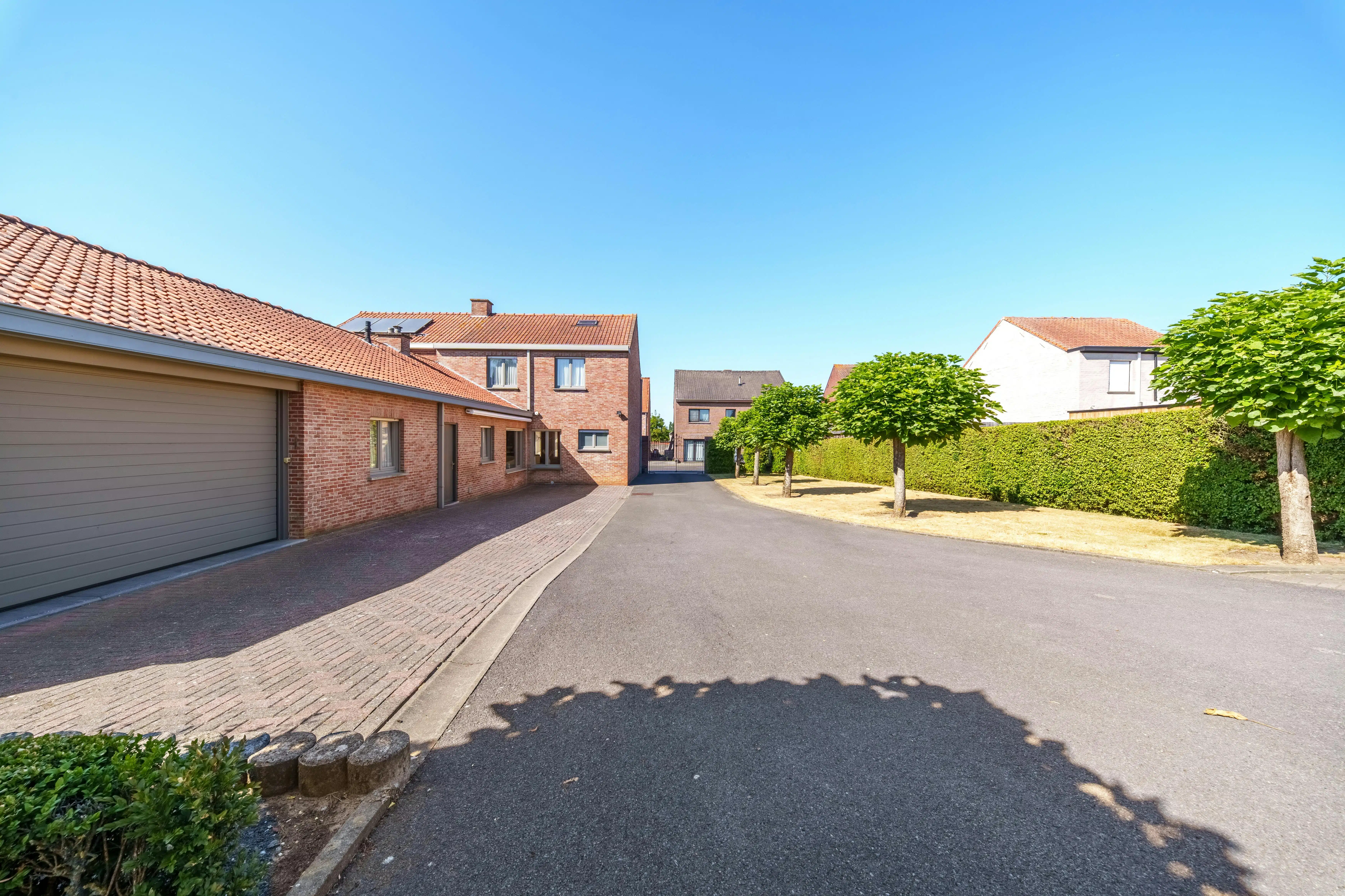 Woning met loods (550 m²) & showroom te Zonnebeke foto 4