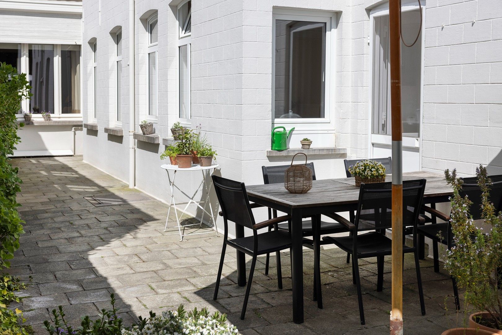 Zeer goed onderhouden monumentale burgerwoning met tuin. foto 8