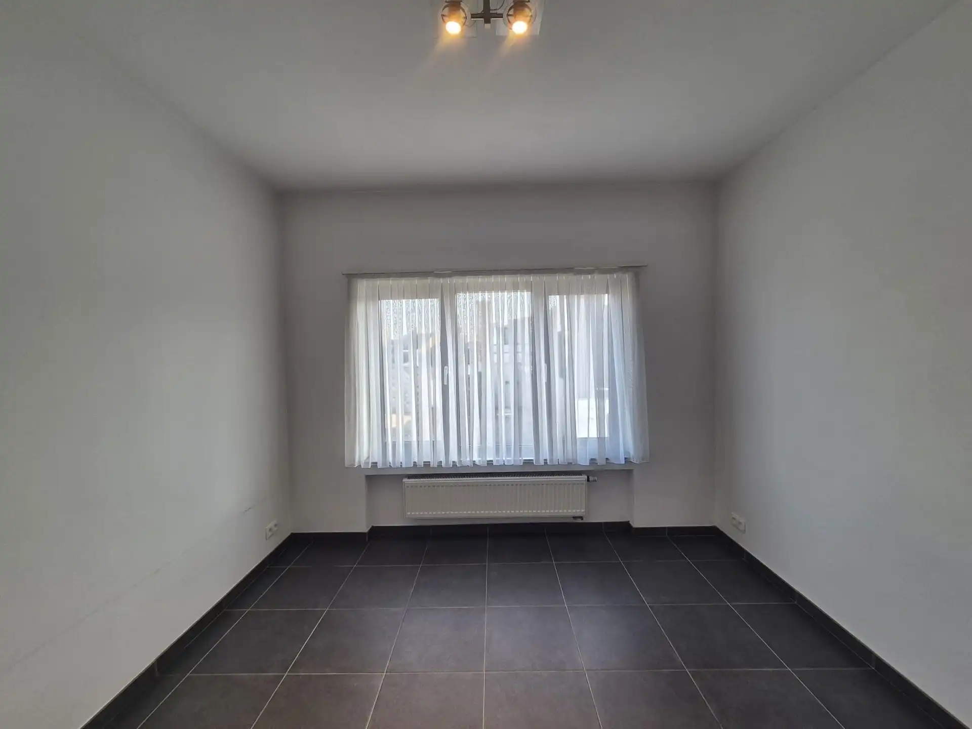 Gunstig gelegen 2 slaapkamer appartement. foto 11