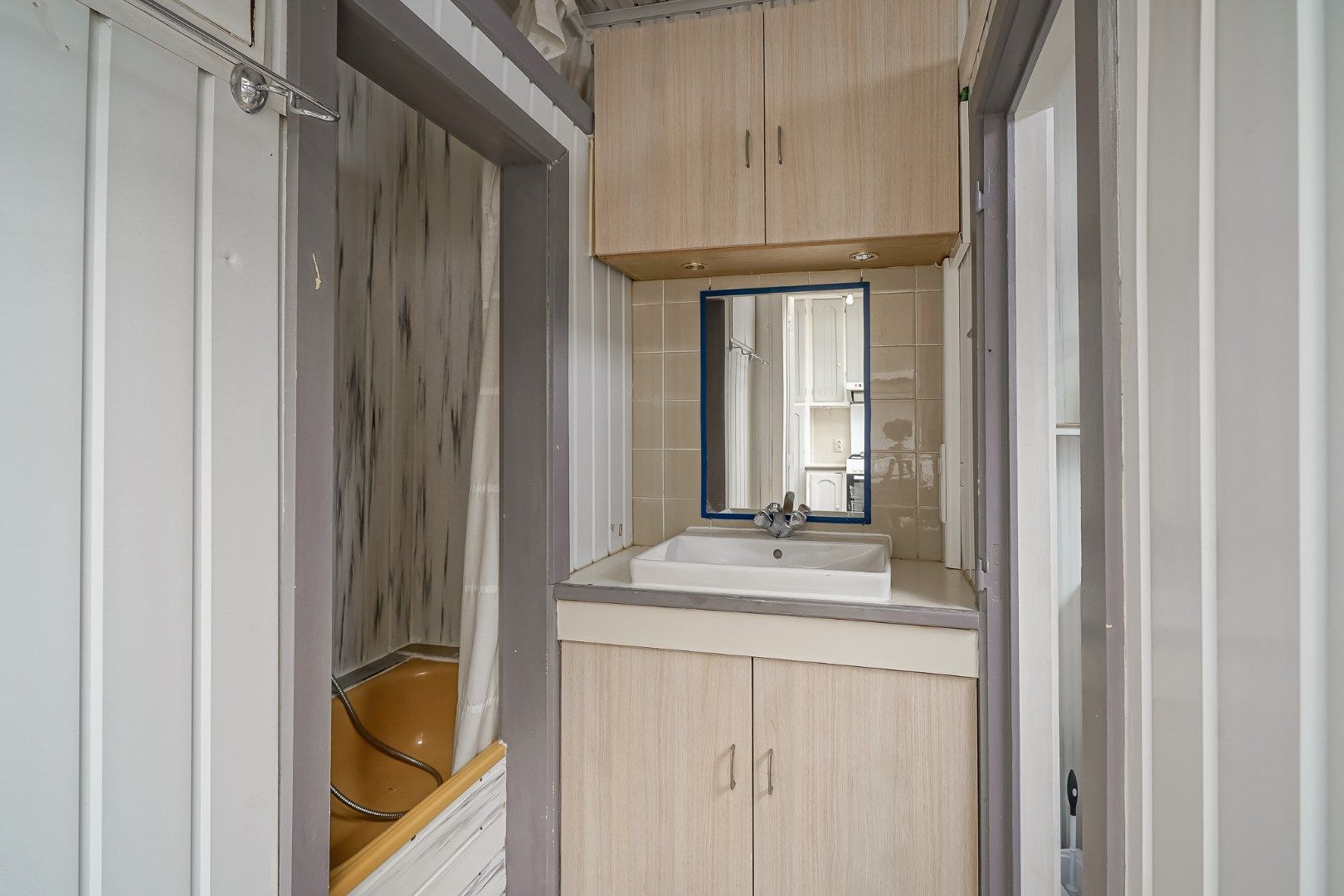 Te renoveren gezinswoning met potentieel! foto 9