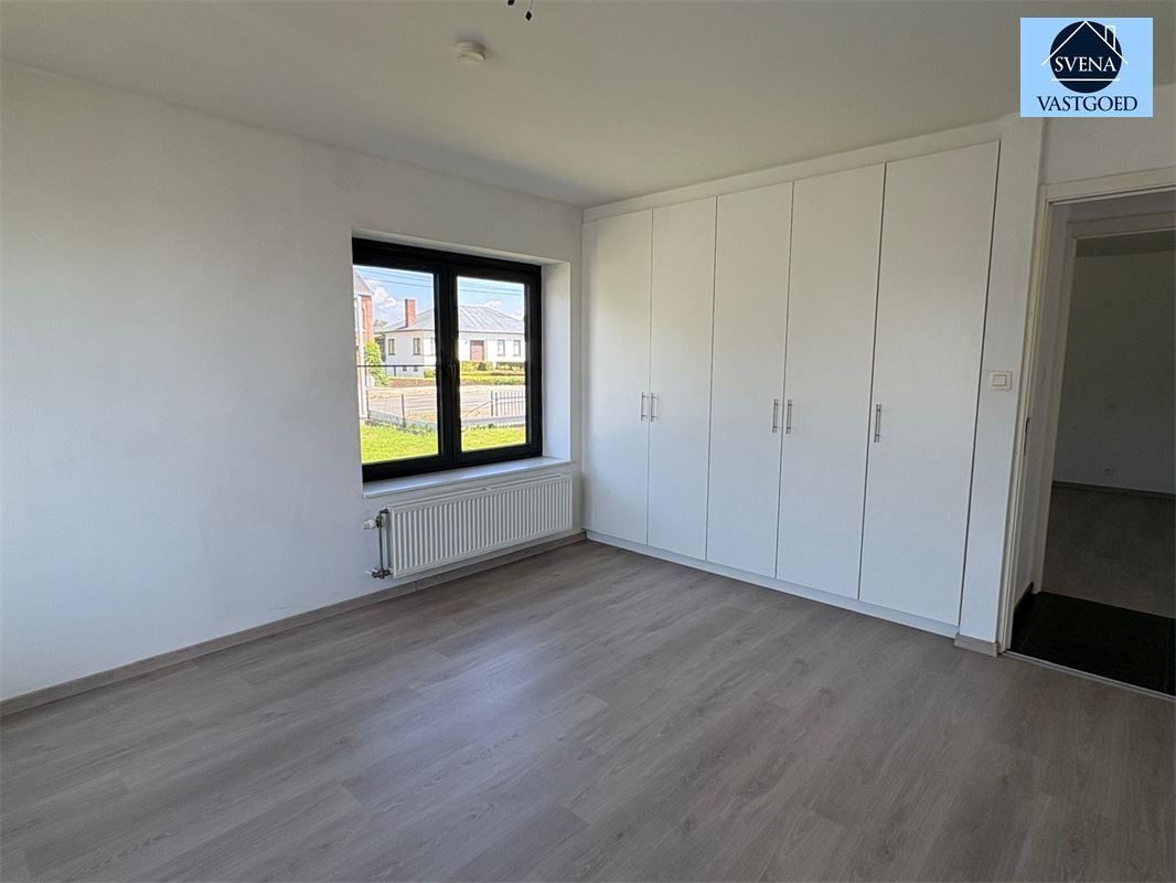 APPARTEMENT MET MAGAZIJN GELEGEN IN KMO ZONE foto 16