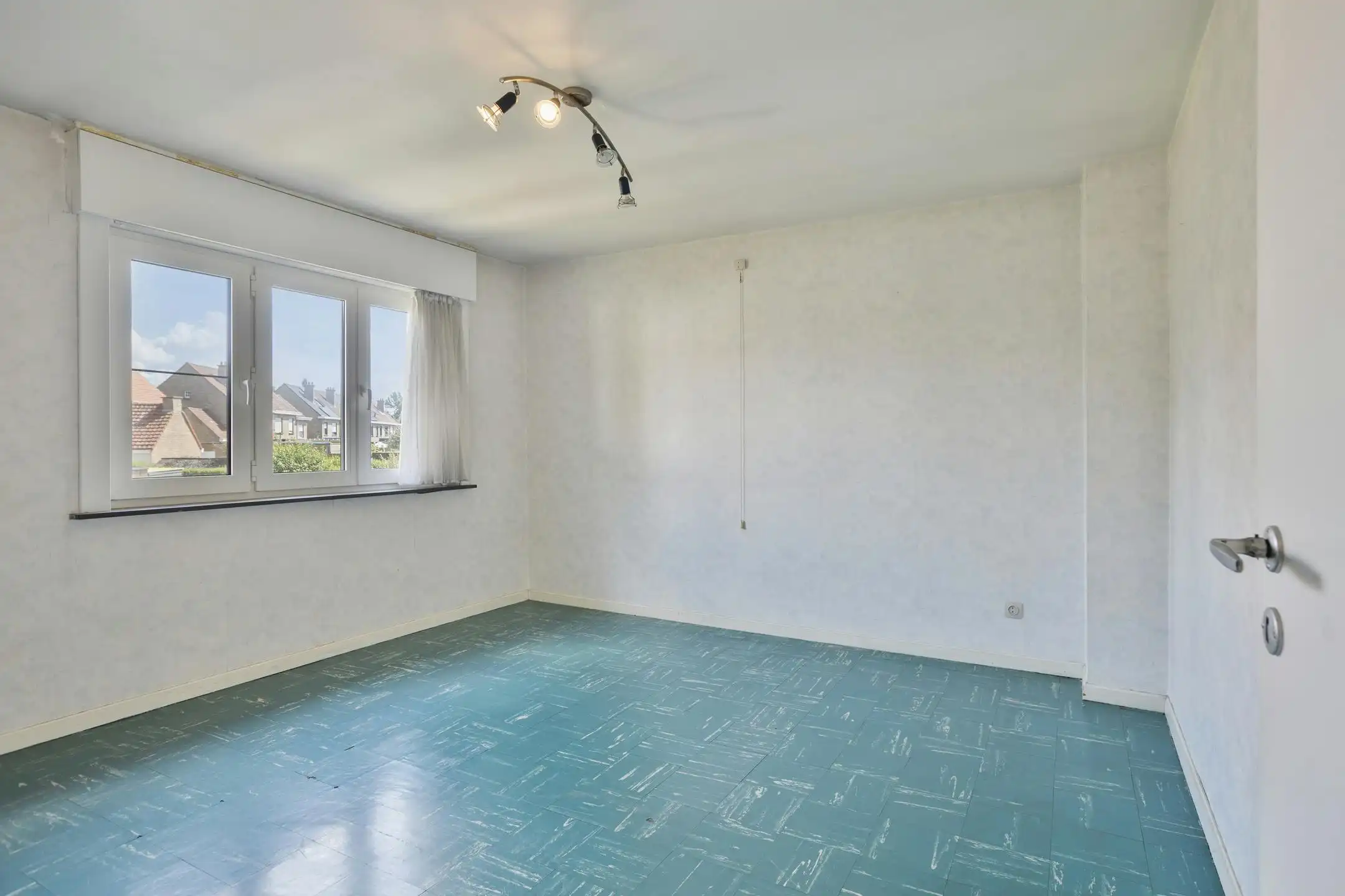 Ruime gezinswoning met tuin te koop in Roeselare foto 9