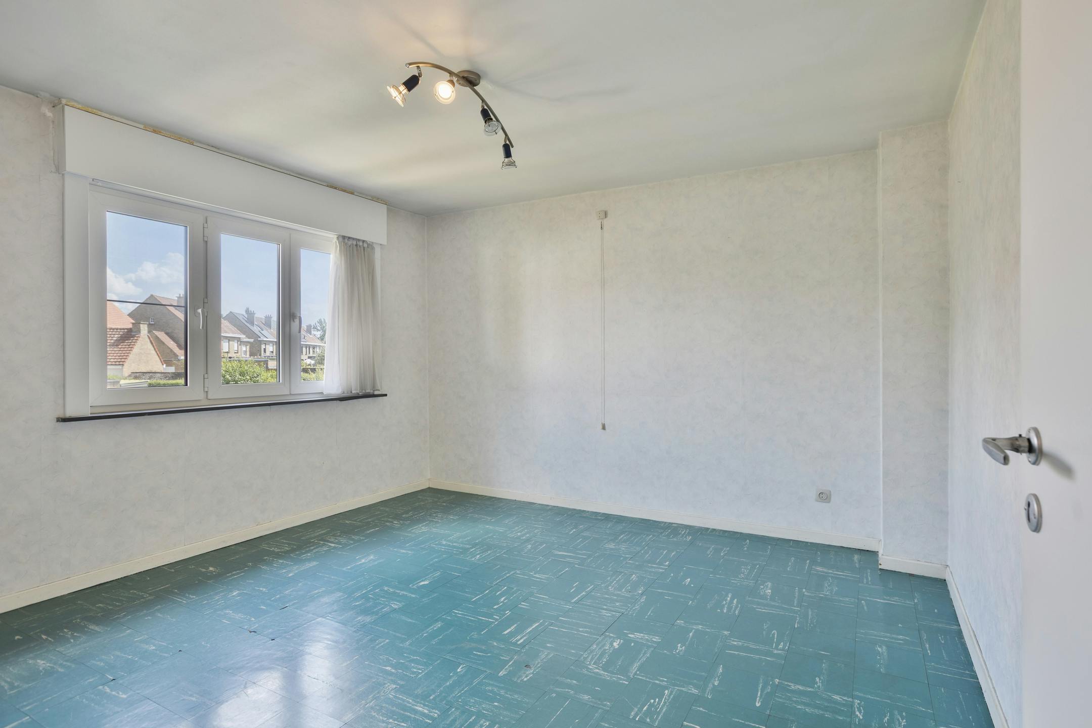 Ruime gezinswoning met tuin te koop in Roeselare foto 14