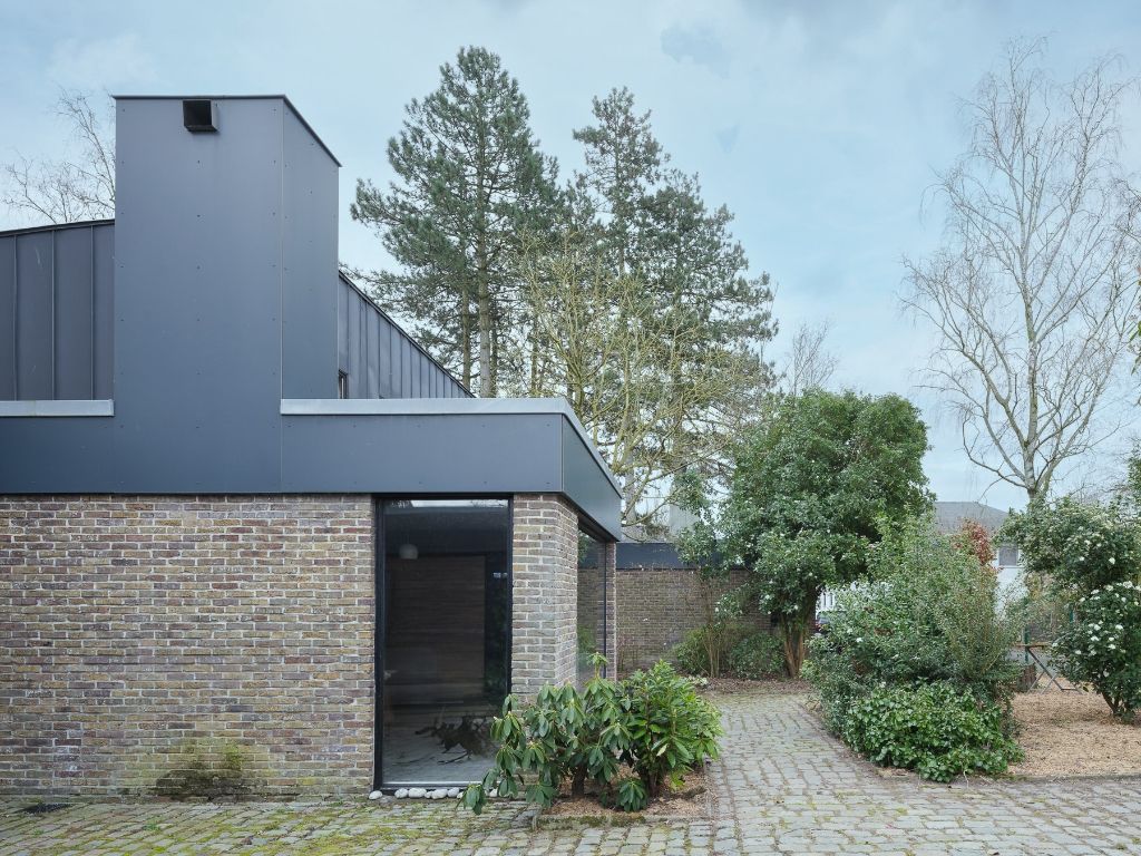 Merelbeke – Op te frissen, ruime architecturale woning (bvo 396 m2) met polyvalente mogelijkheden en bovengelegen zorgwoning op een groen perceel van 1.294m2. foto 14