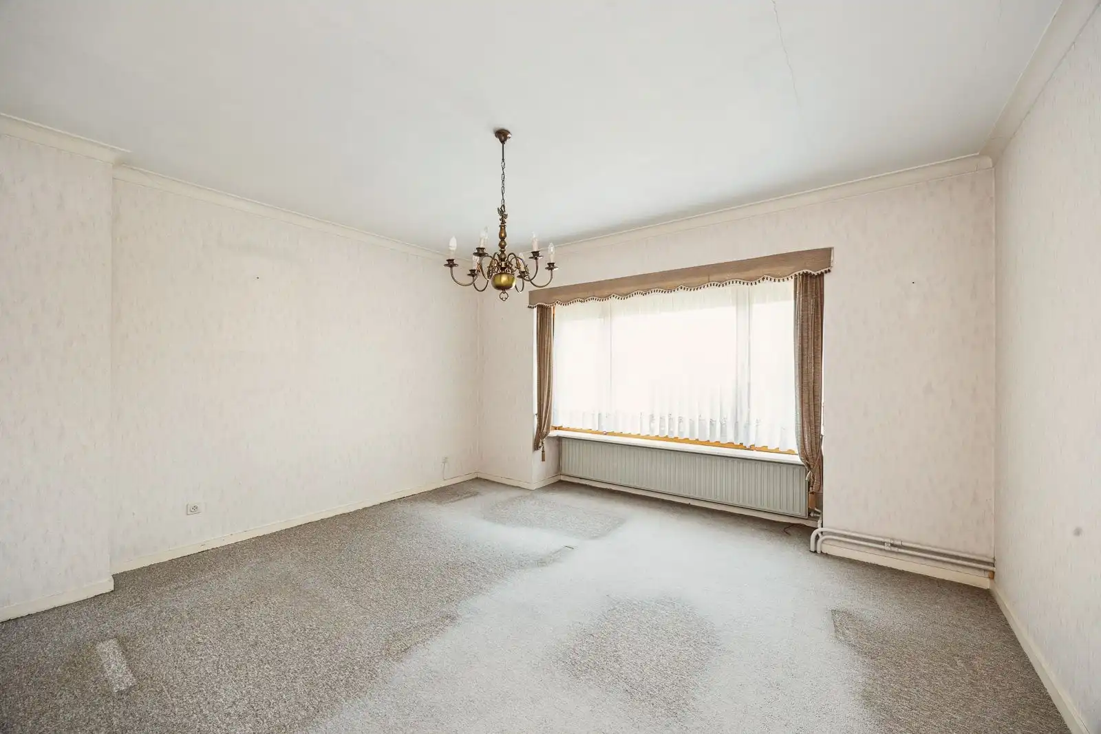 Ruime woning met renovatiepotentieel, garage en zuid tuin in Putte-Kapellen. foto 15