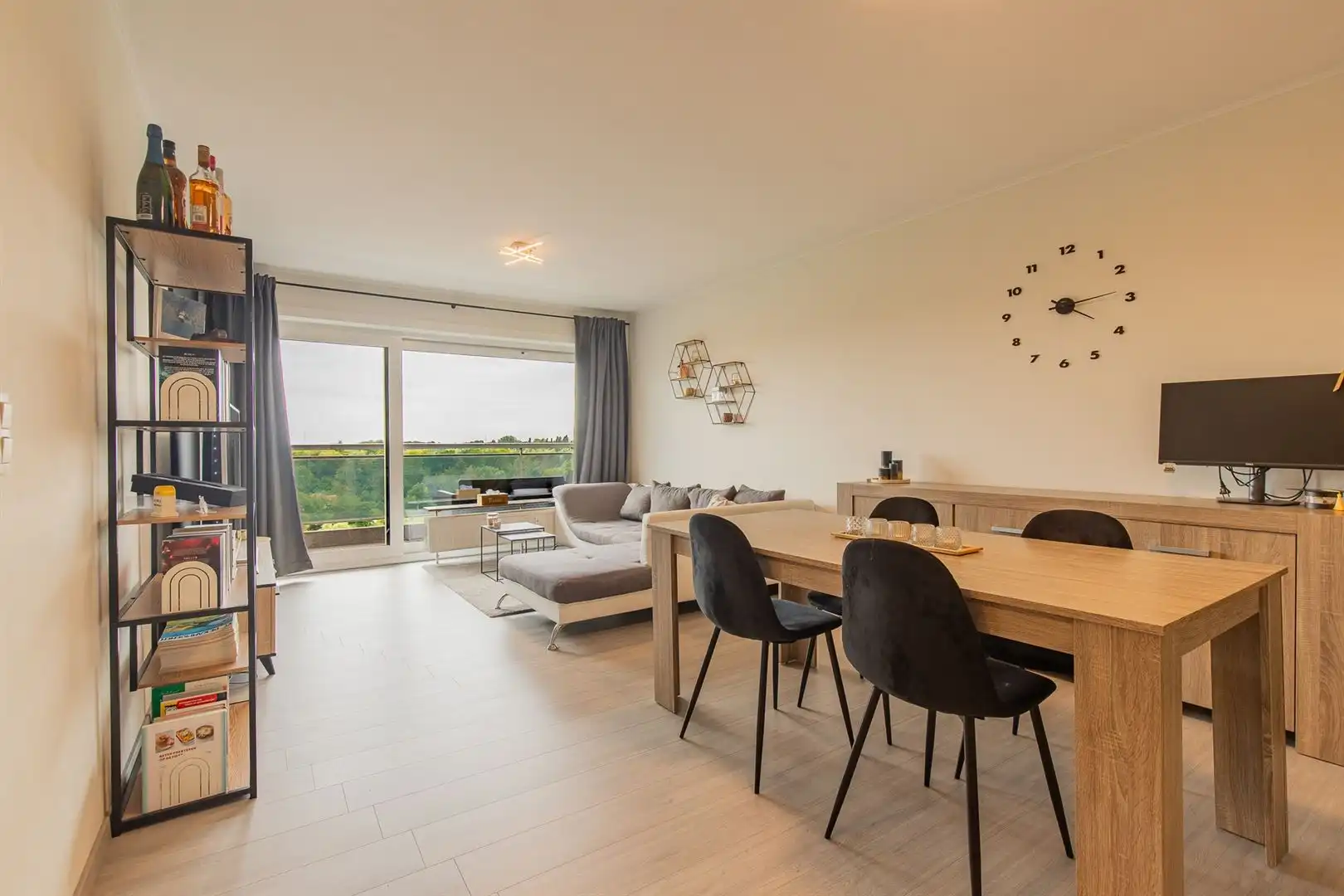 Instapklaar gerenoveerd 1-slaapkamerappartement met prachtig uitzicht op de Brusselse Forten foto 2