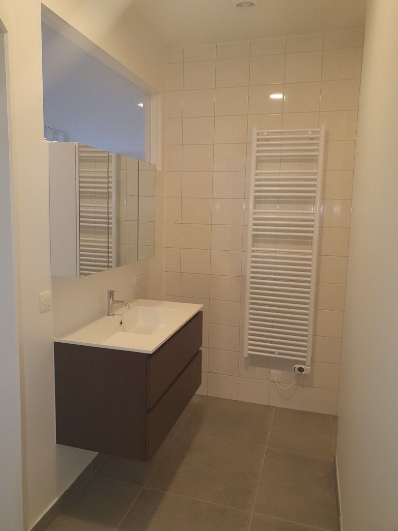 Instapklaar, duurzaam afgewerkt appartement te huur in Sint-Amandsberg foto 14