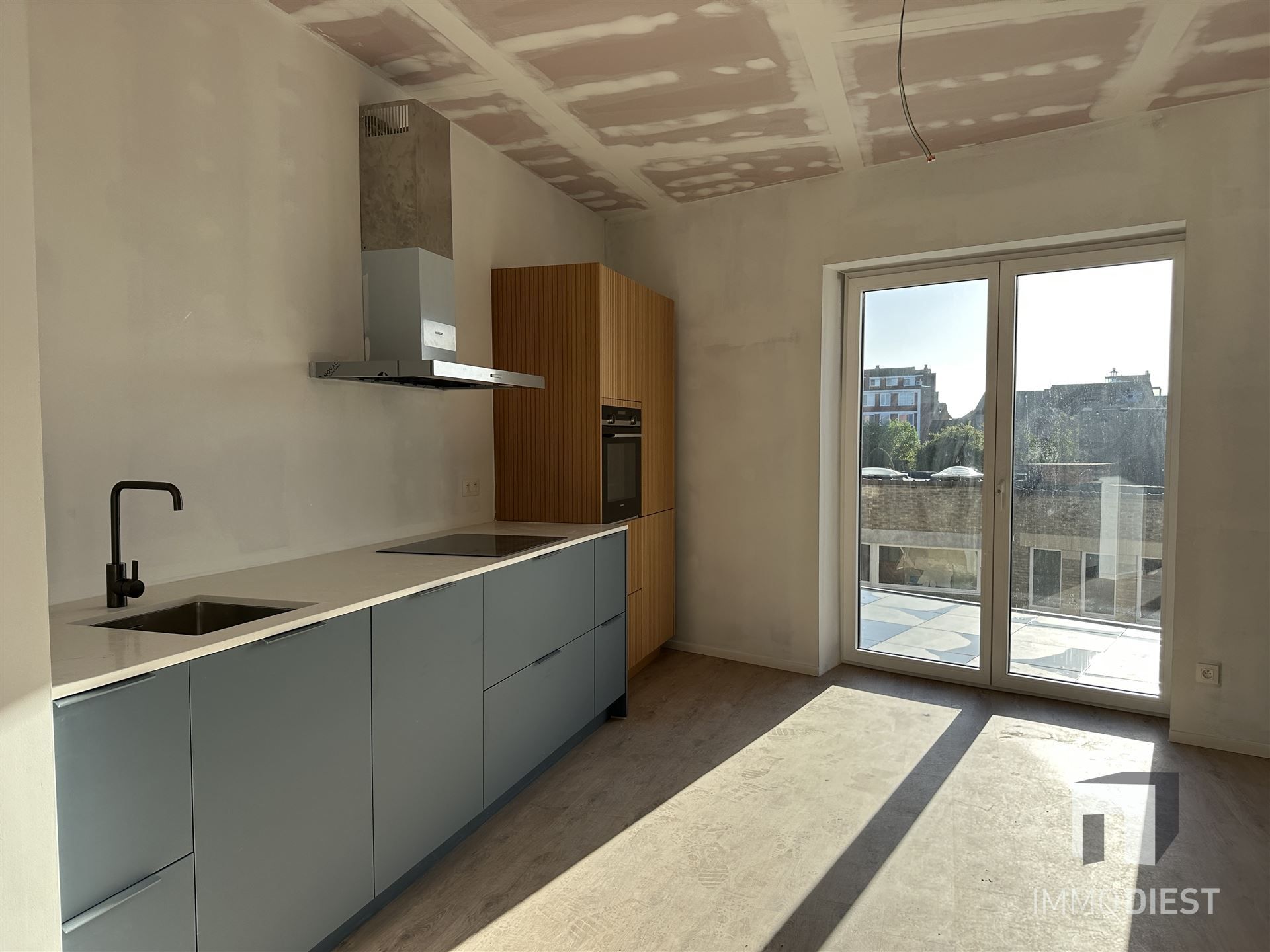 Knap appartement met terras en 2 slpks - centrum Diest - veel lichtinval foto {{pictureIndex}}