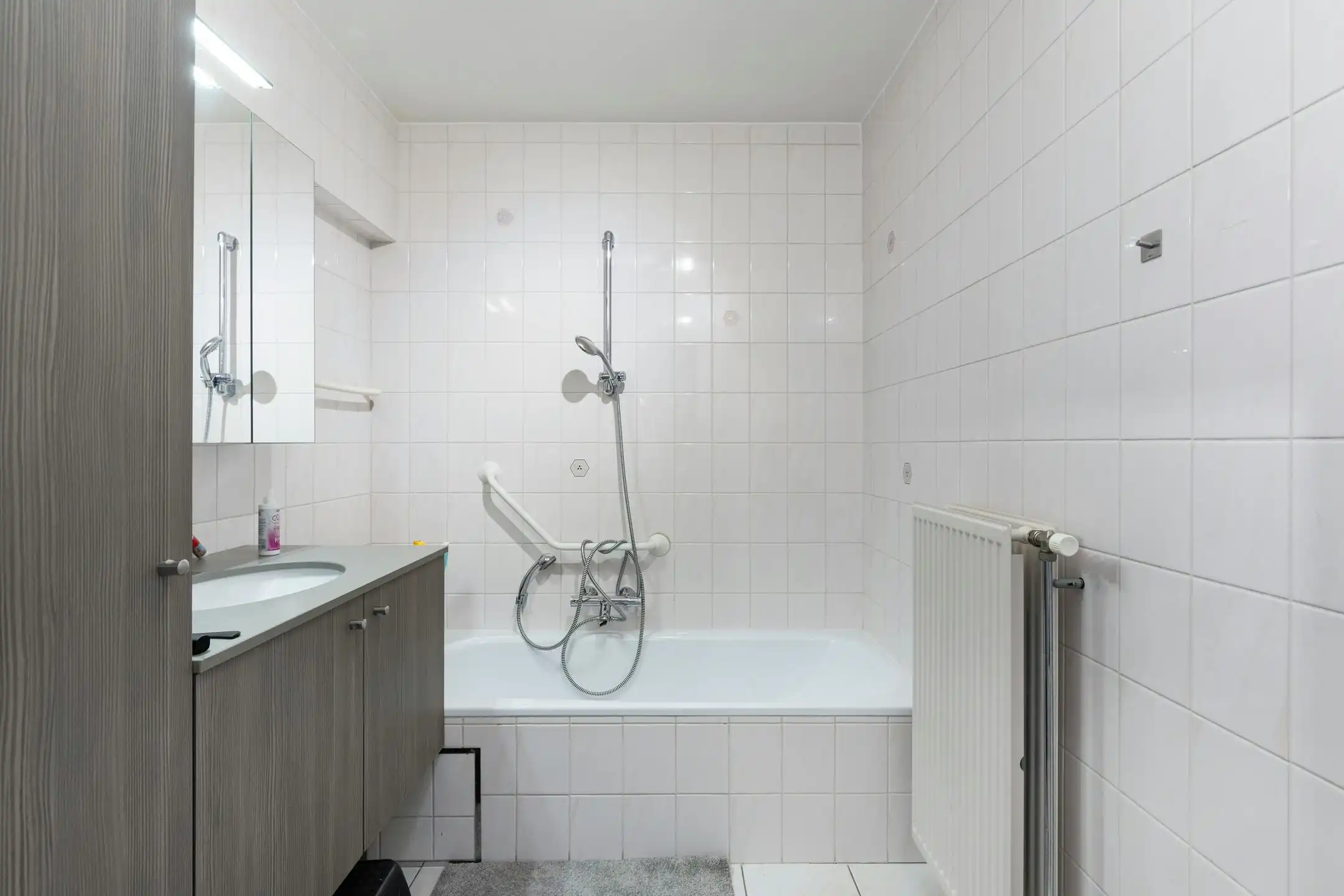  Instapklaar 2-slaapkamerappartement in centrum Kortrijk foto 11