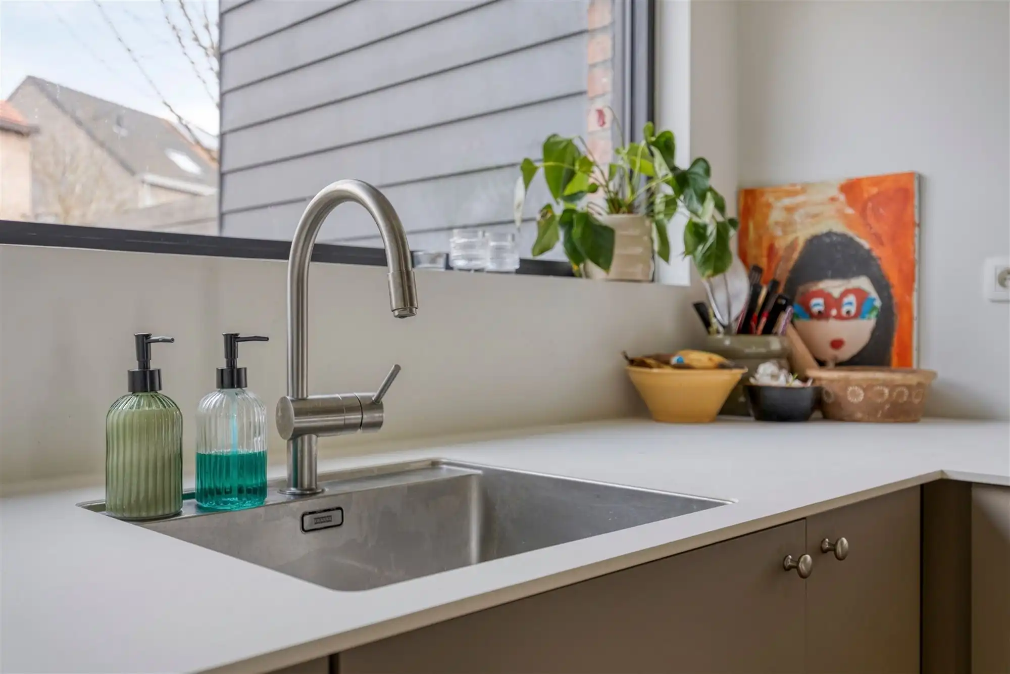 Karaktervolle halfopen bebouwing in rustige woonwijk foto 18