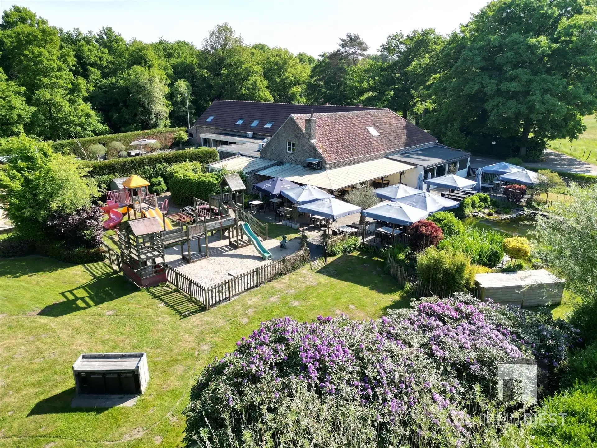 Brasserie - restaurant - feestzaal - privéwoonst foto 4