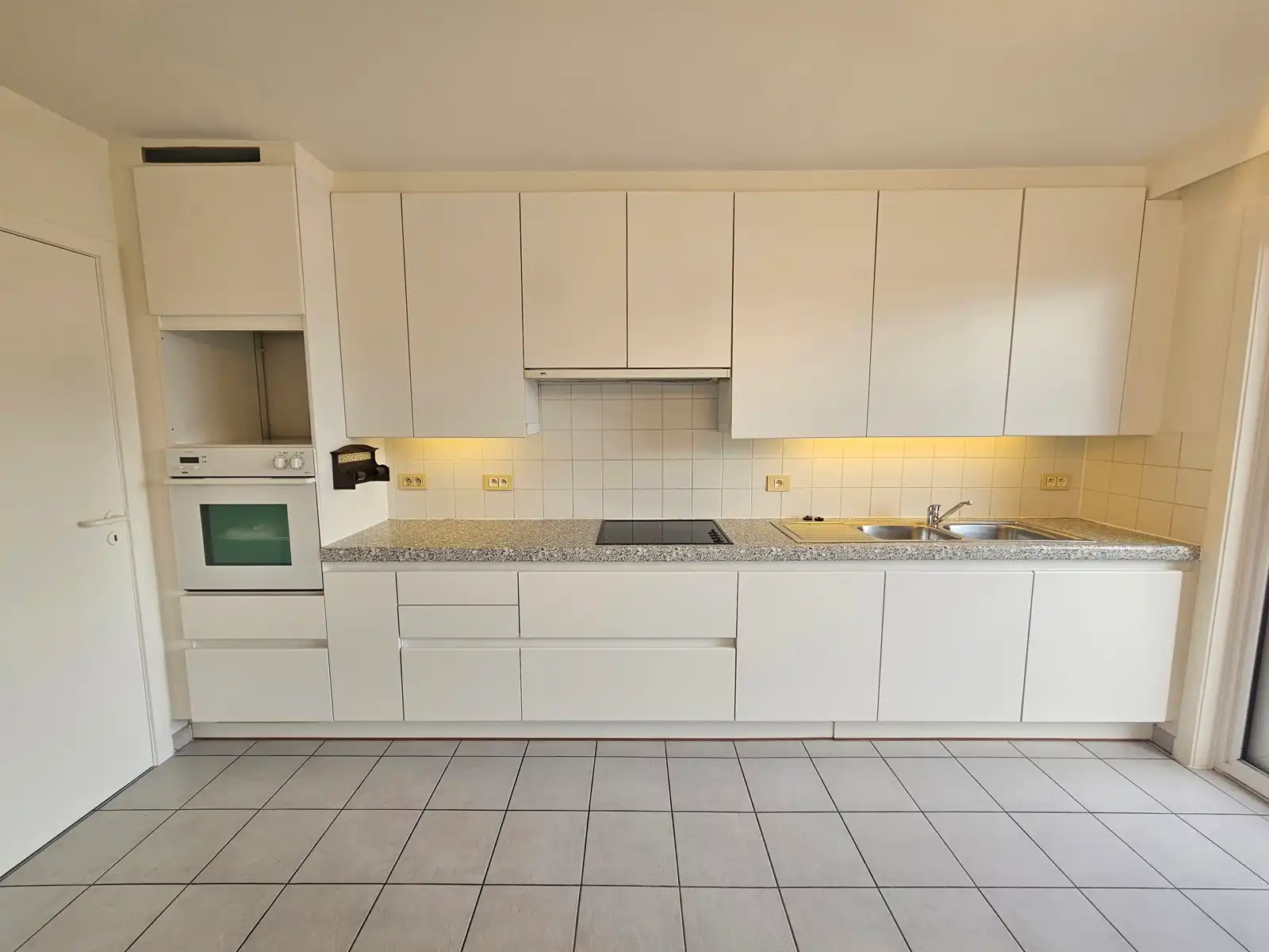 Lichtrijk duplex appartement met 2 slaapkamers en dubbele garage! foto 14