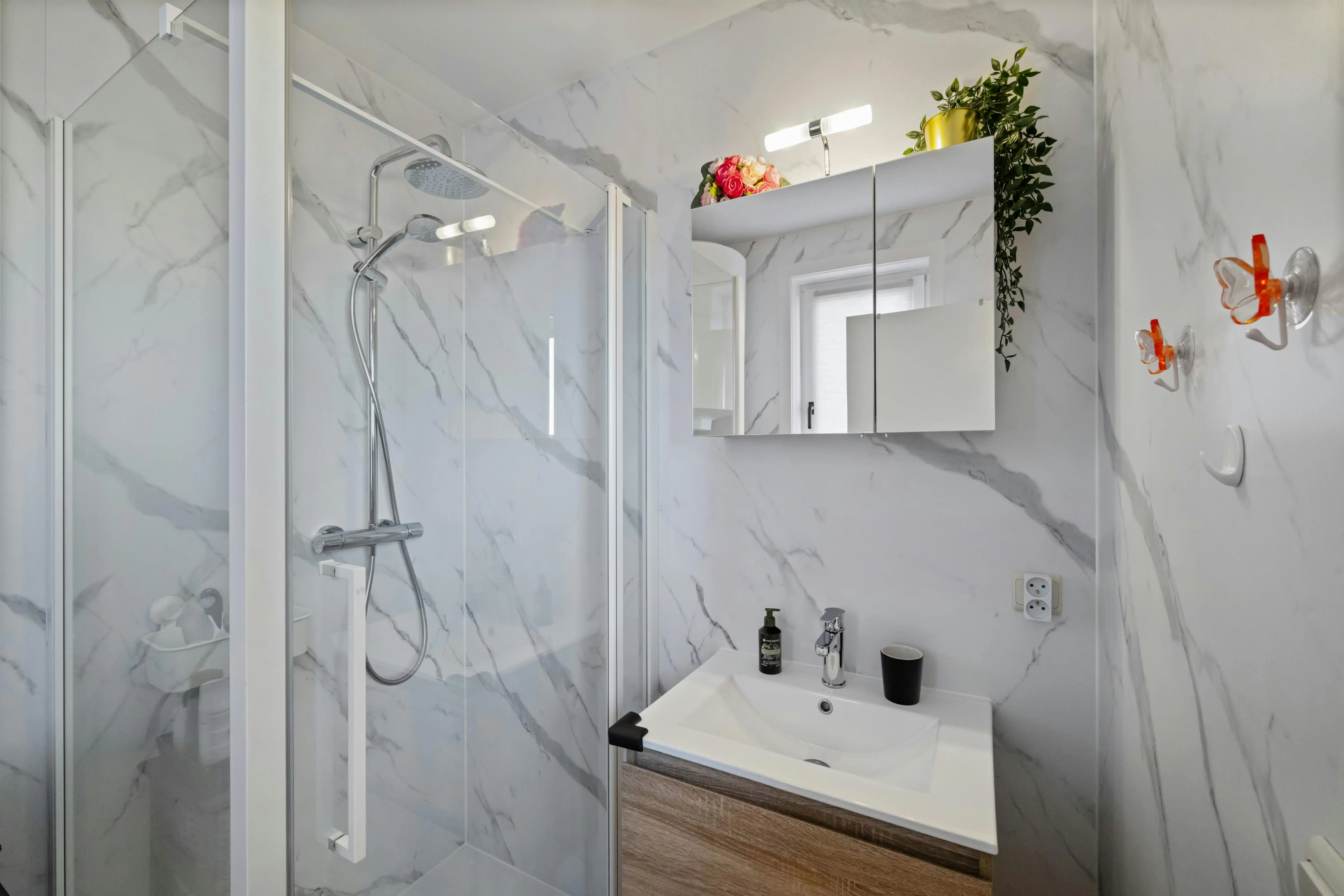 Volledig gerenoveerd 1 slaapkamerappartement vlakbij Zee ! foto 9