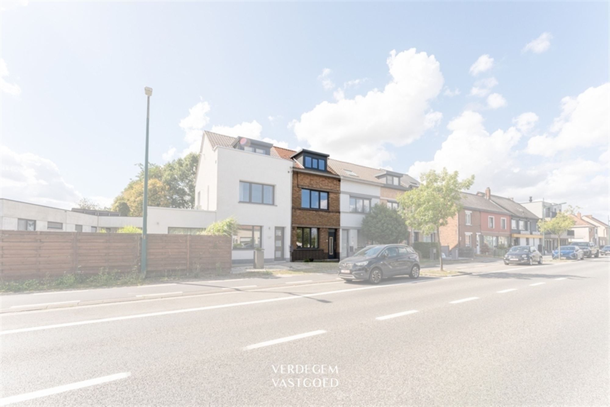 Zeer bereikbare gezinswoning met 4 slaapkamers en paadje naar zonnige tuin foto 21